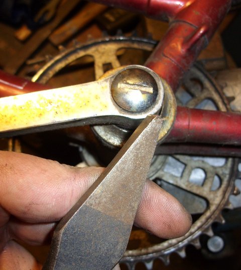 Falter Glockenkurbel, Kontermutter entfernen