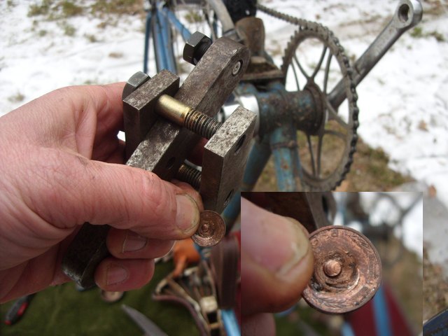 Demontage des Glockenlagers mit Abzieher